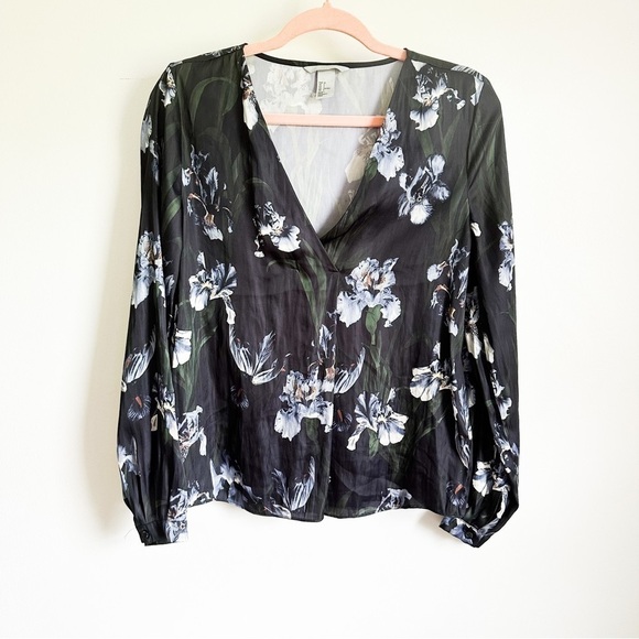 H&M Midnight Blue Green Floral V Neck Blouse Top sz 2 - Picture 1 of 5